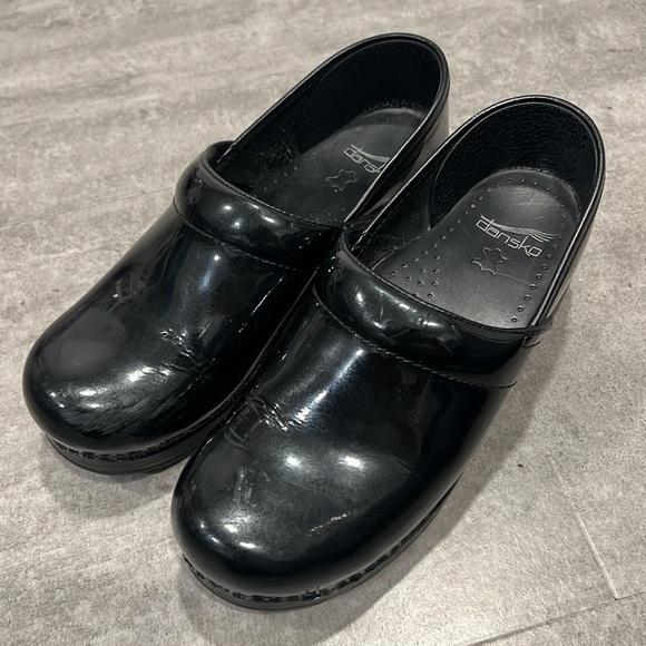 Dansko Patent Leather Black Clogs Size 39 - Picture 2 of 10